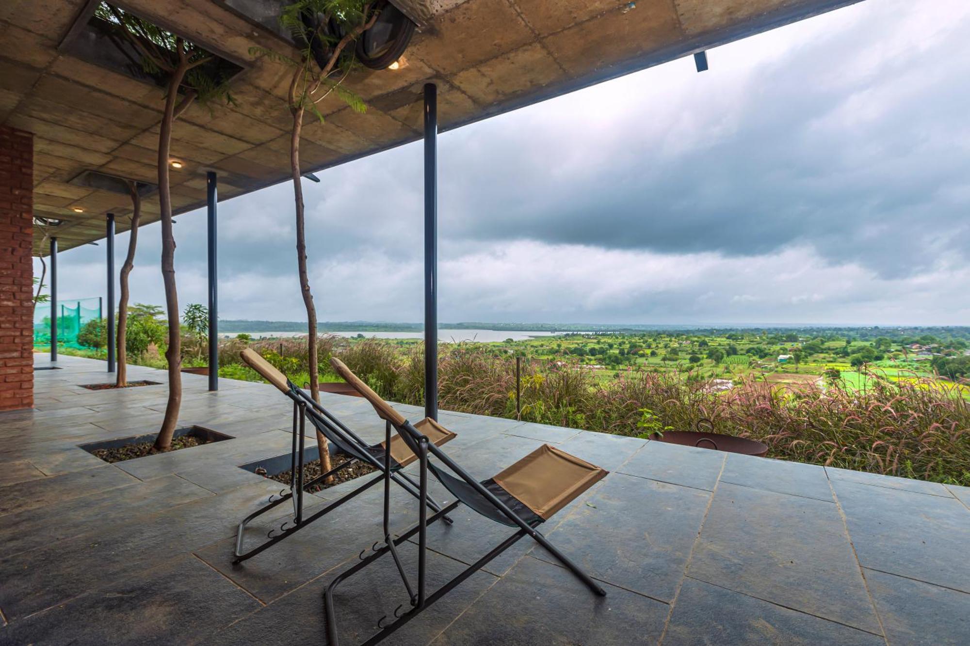 Saffronstays Zen, Igatpuri - Lake-View Villa With Indoor And Outdoor Games Bagian luar foto